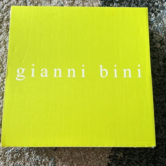 Gianni Bini New in box never used Devi Patent Ankle Strap Platform Pumps - Picture 7 of 9